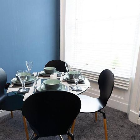 Lavish 2Bed Apartment In The Heart Of Бёкенхэд Экстерьер фото