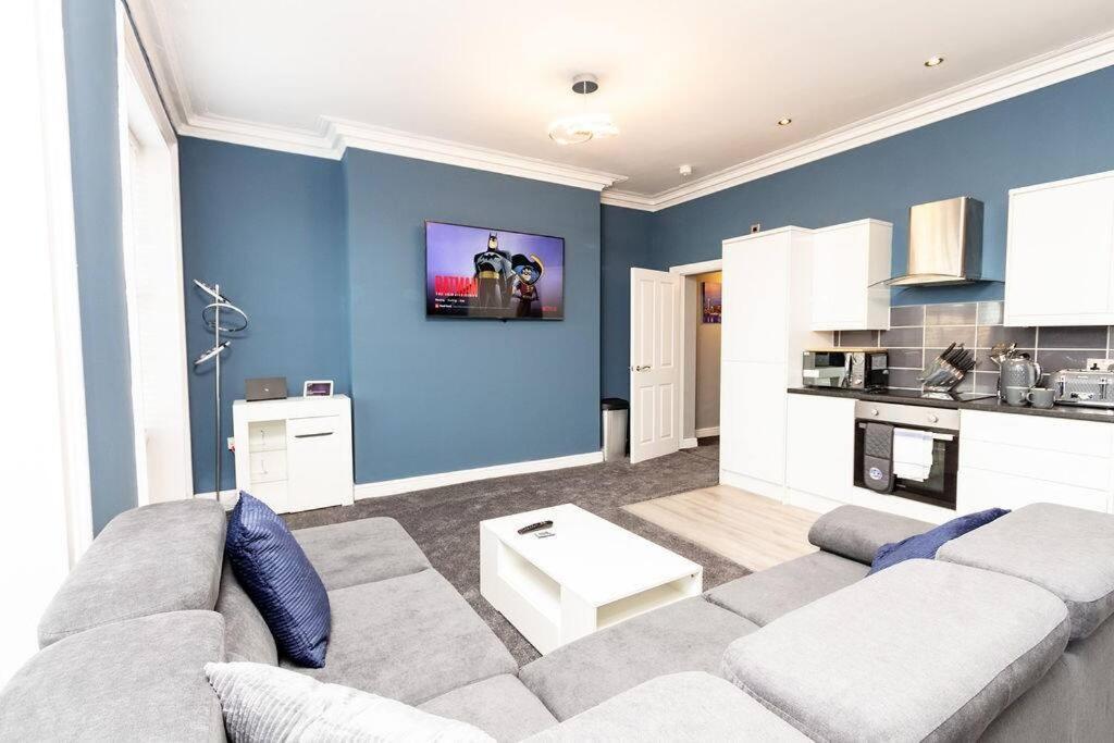 Lavish 2Bed Apartment In The Heart Of Бёкенхэд Экстерьер фото